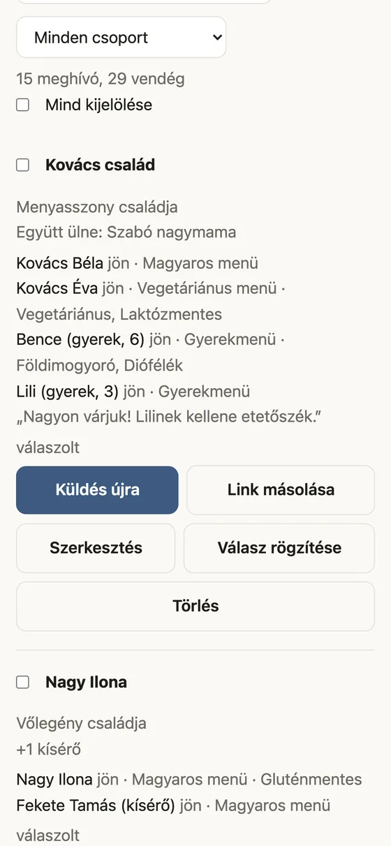 Vendéglista: a Kovács család a menyasszony családja csoportban, együtt ülne Szabó nagymamával